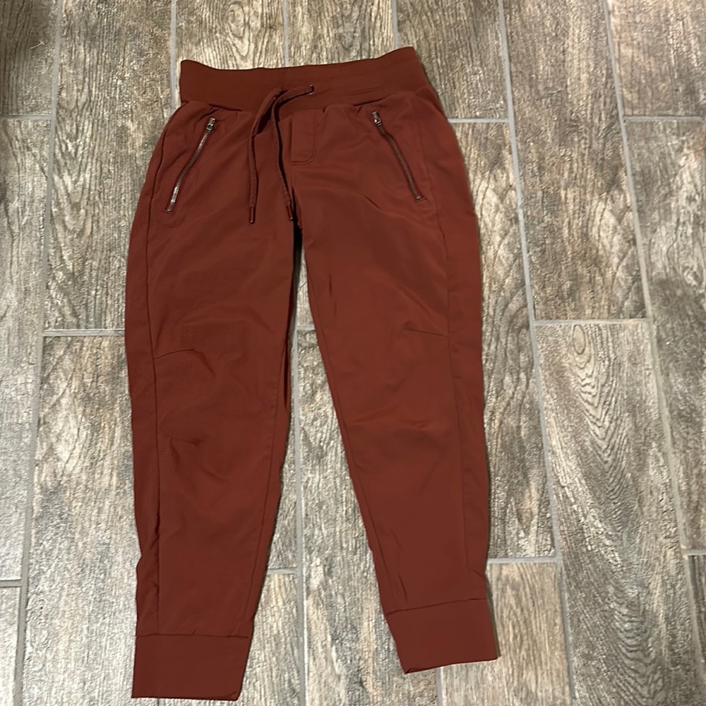Athleta 0 Petite Trekkie North rust colored joggers